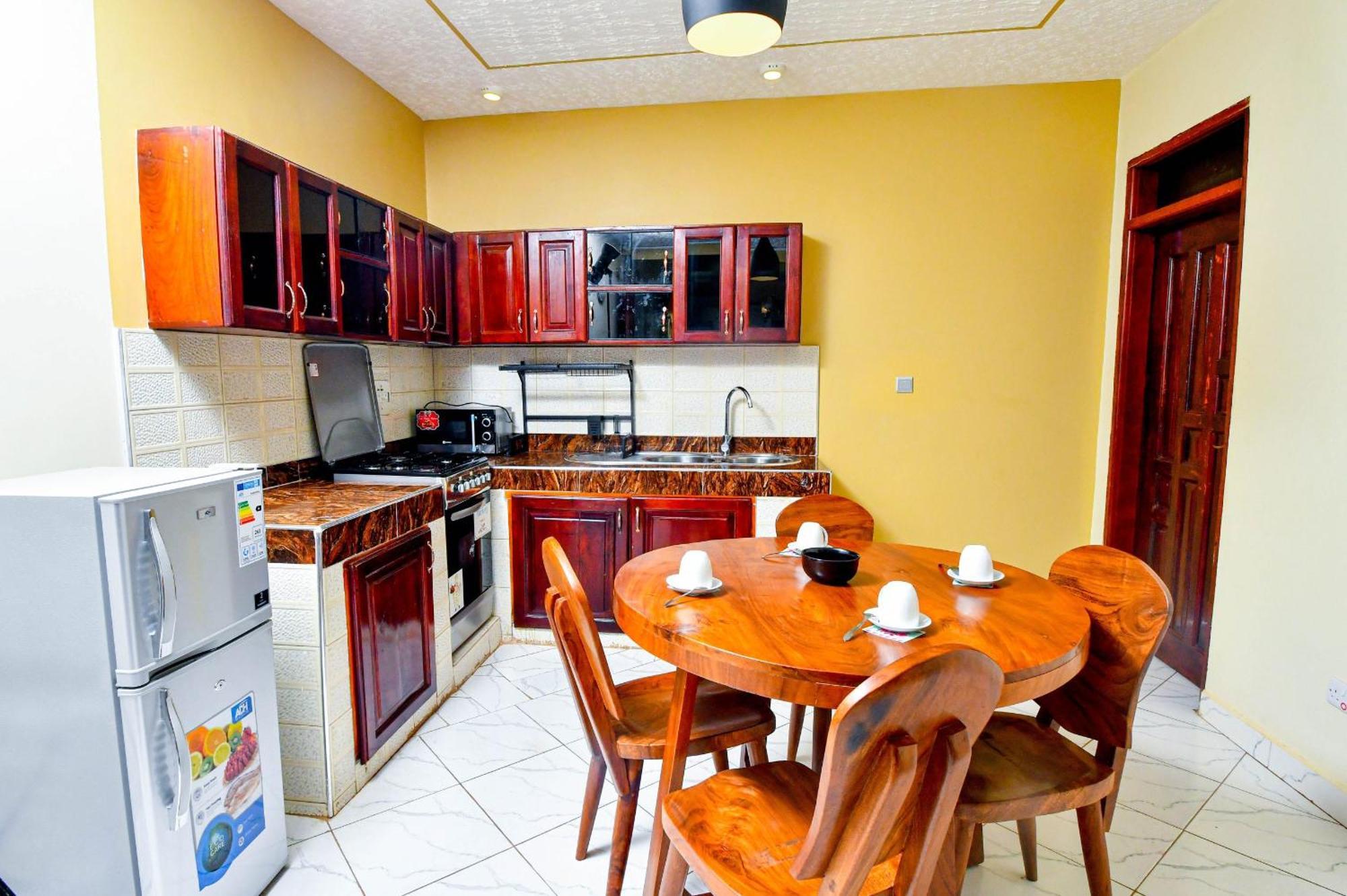 Peace Of Mind Suites Entebbe Ngoại thất bức ảnh