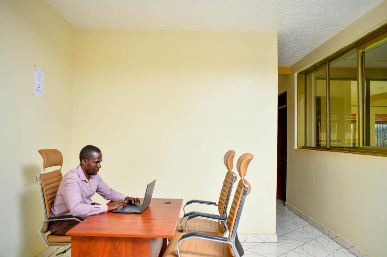 Peace Of Mind Suites Entebbe Ngoại thất bức ảnh