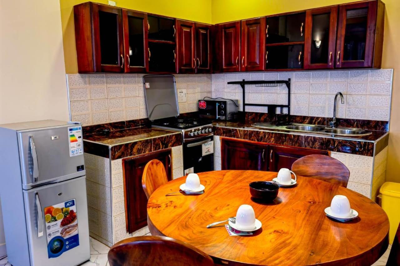 Peace Of Mind Suites Entebbe Ngoại thất bức ảnh